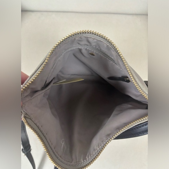 Kate Spade New York Watson Lane Hester Grey Taupe Crossbody Nylon Bag EUC - Picture 6 of 7